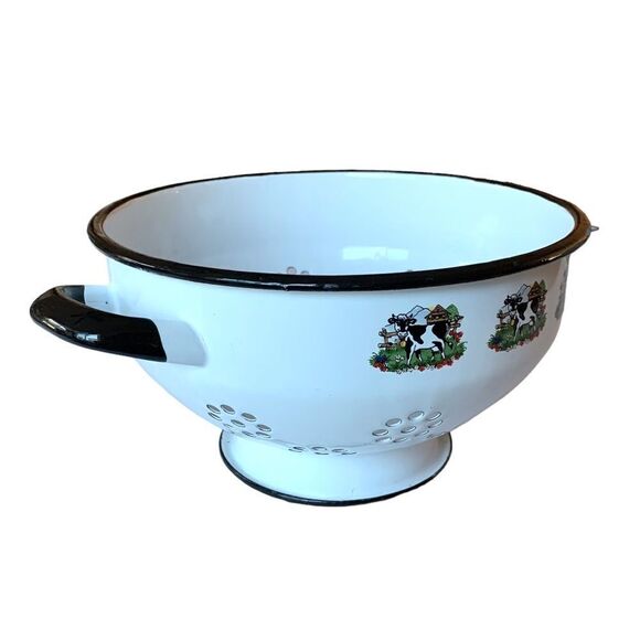 Enamel Colander Farm Cows - Picture 3 of 5